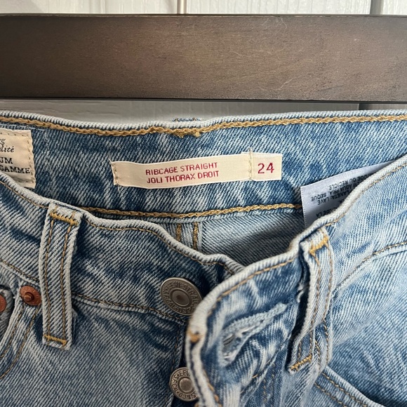 Levi’s Ribcage Straight Jean - Light Wash - Picture 3 of 3